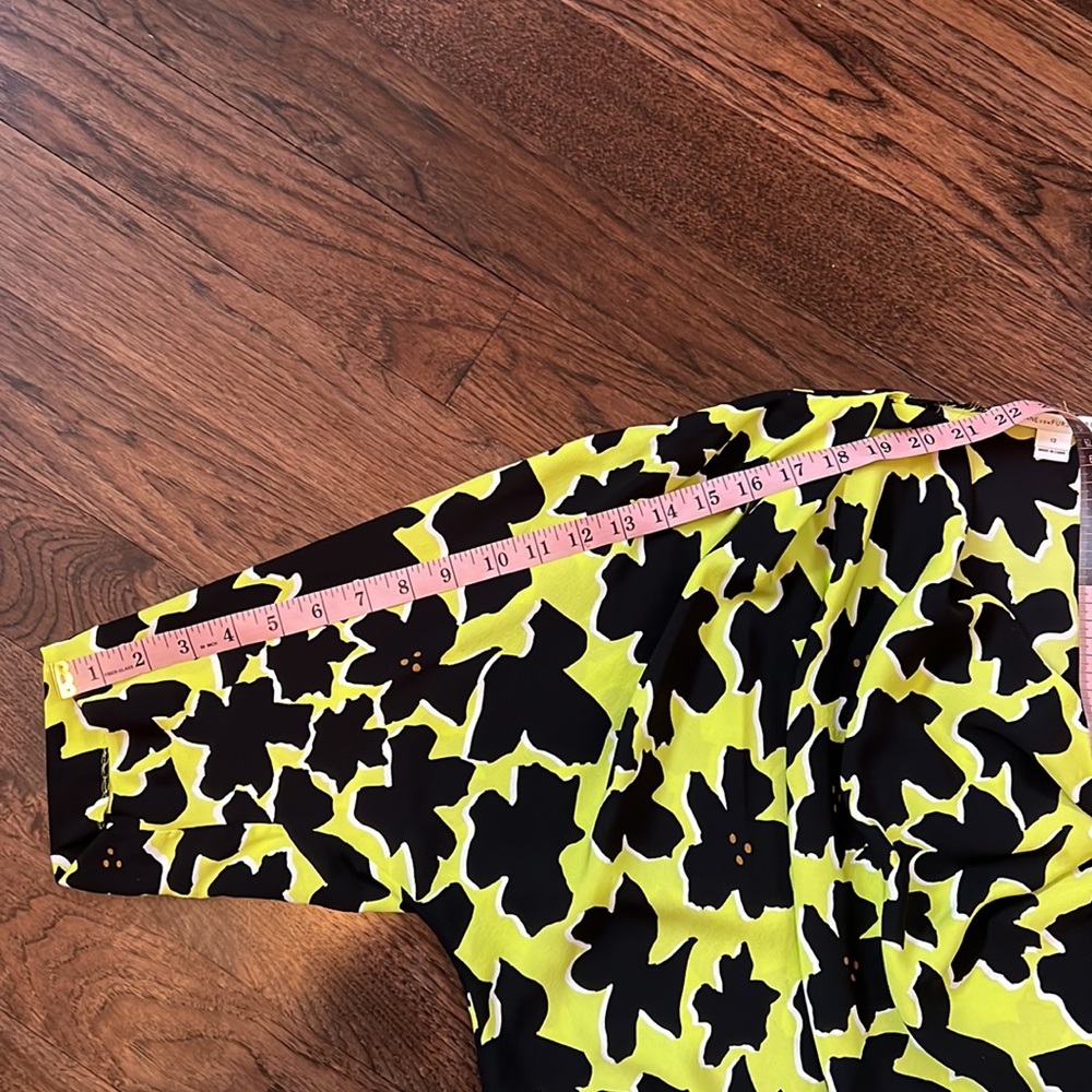 Diane Von Furstenberg Silk Blouse with Drape Neck Theresa Print Dolman Sleeve - Picture 8 of 12
